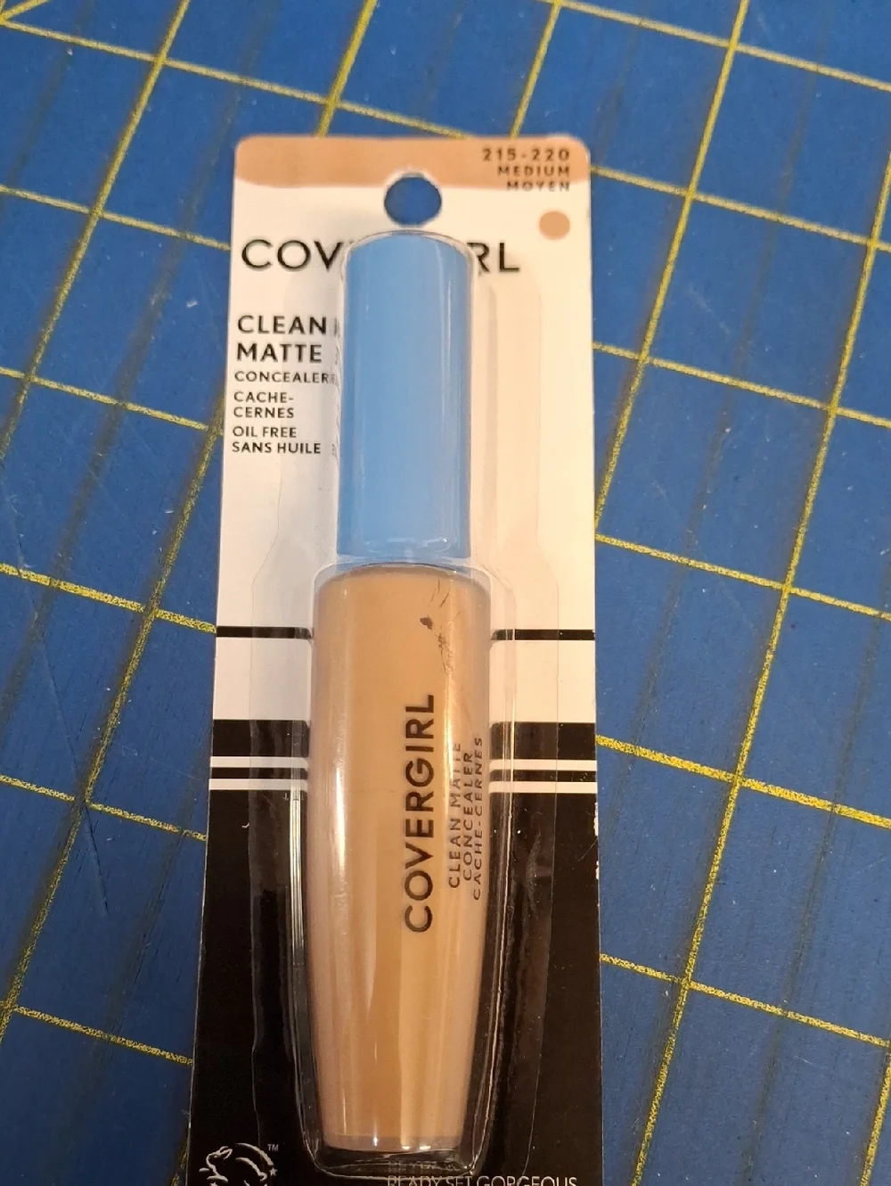 COVERGIRL Clean Matte Concealer New Sealed - 215-220 Medium